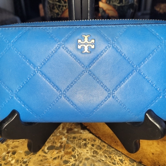 Tory Burch Handbags - Tory Burch Blue Quilted Wallet